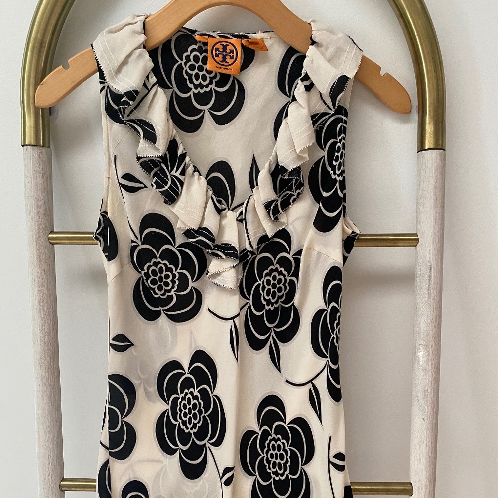 Tory Burch Black & White Floral v-neck Sleeveless 100% Silk  Blouse Top Size 6